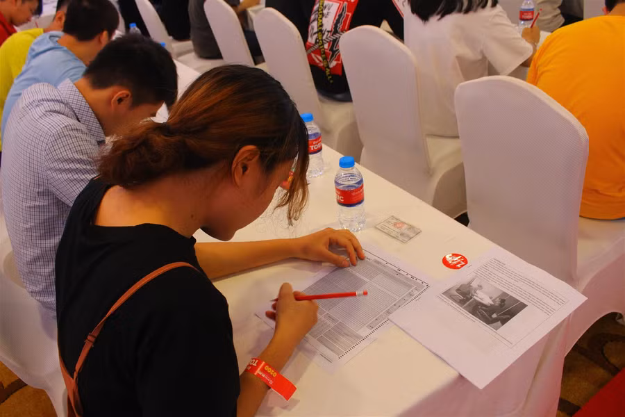 Gần 1.000 thí sinh tranh tài cuộc thi TOEIC miễn phí ảnh 4