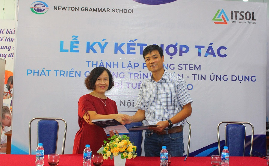 Tặng Macbook, trao học bổng 100 triệu đồng cho học sinh đạt nhiều giải Quốc tế ảnh 1