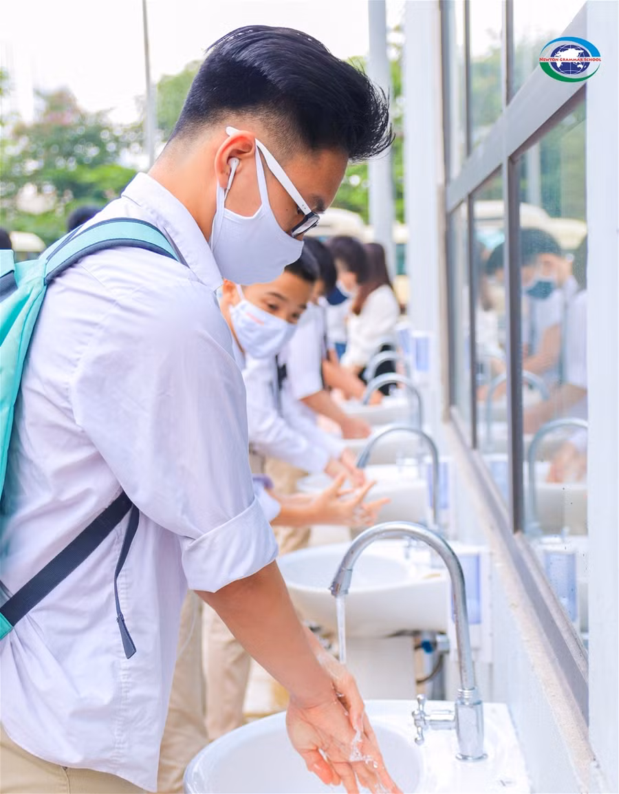 Trường liên cấp Newton làm tốt công tác phòng dịch, học sinh hồ hởi trở lại trường ảnh 1