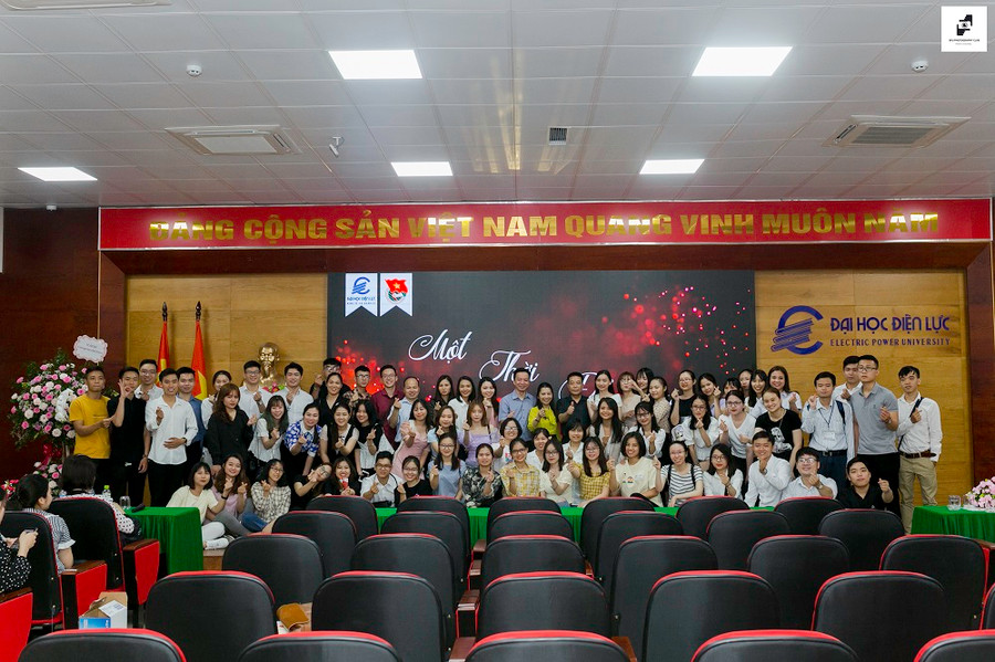 Tình thầy, nghĩa bạn đầy cảm xúc ngày chia tay ảnh 3