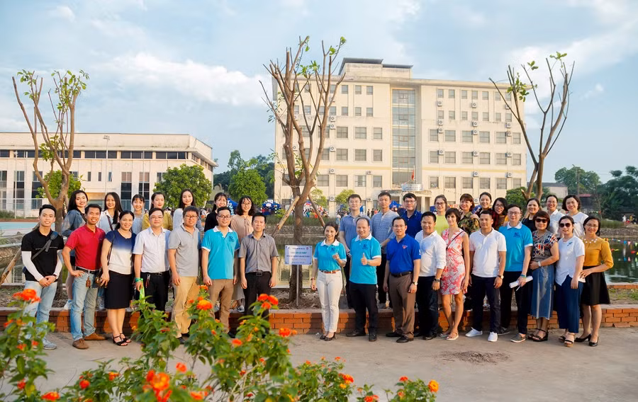 Tình thầy, nghĩa bạn đầy cảm xúc ngày chia tay ảnh 4
