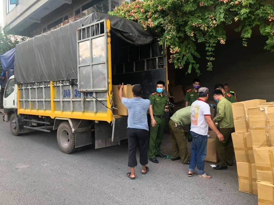 Hà Nội bắt giữ 300 thùng khẩu trang không rõ nguồn gốc