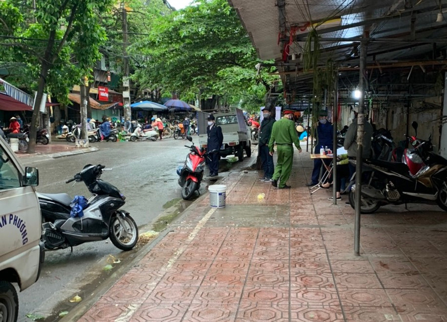 Hà Nội: Duy trì xử lý người ra đường không cần thiết ảnh 1 Hà Nội: Duy trì xử lý người ra đường không cần thiết ảnh 1