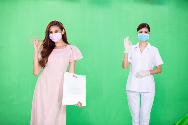 Á hậu Kiều Loan và siêu mẫu Võ Hoàng Yến “bắt tay” chống dịch Covid-19 ảnh 1