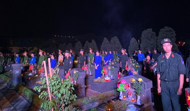 Tuổi trẻ thủ đô thắp nến tri ân các Anh hùng, Liệt sĩ ảnh 2