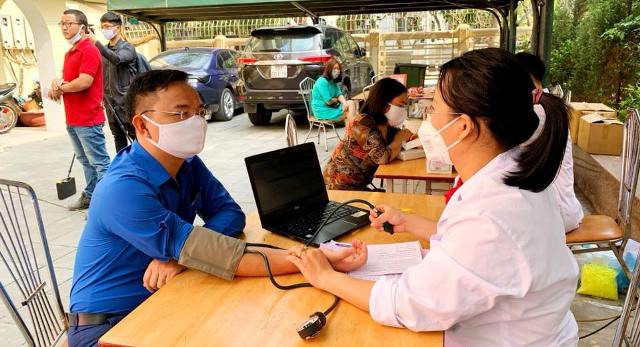 Tuổi trẻ thủ đô tích cực hỗ trợ phòng chống Covid-19