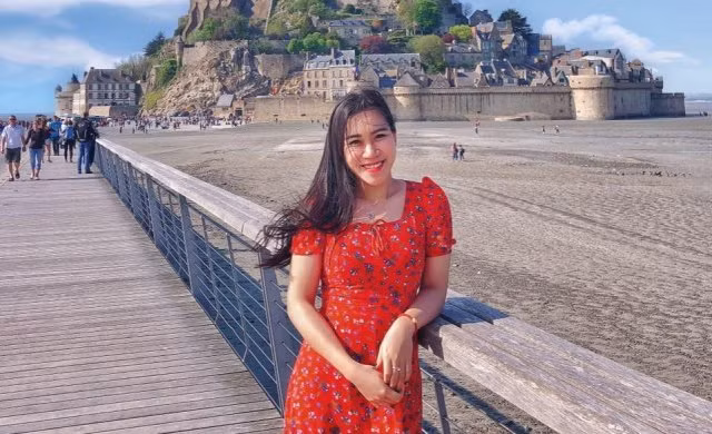 Cựu sinh viên ẵm bằng kép ĐH Ngoại ngữ trở thành tiếp viên hàng không!