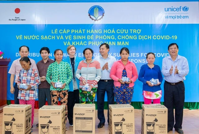 UNICEF cấp phát hàng hóa cứu trợ phòng chống dịch COVID-19