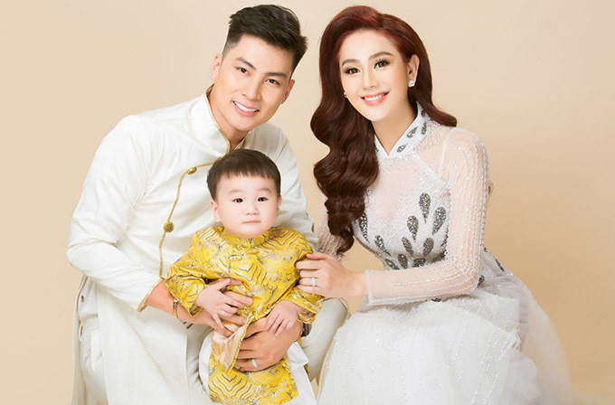 Lâm Khánh Chi ở nhà bố mẹ ruột, ẩn ý hôn nhân đổ vỡ