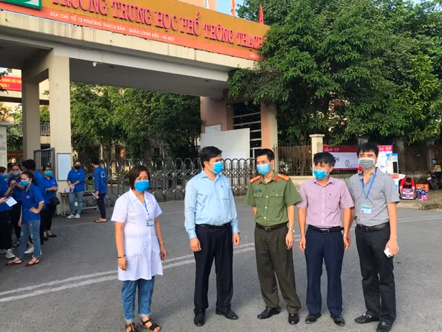 Hoạt động tiếp sức mùa thi góp phần vào thành công của kỳ thi ảnh 1