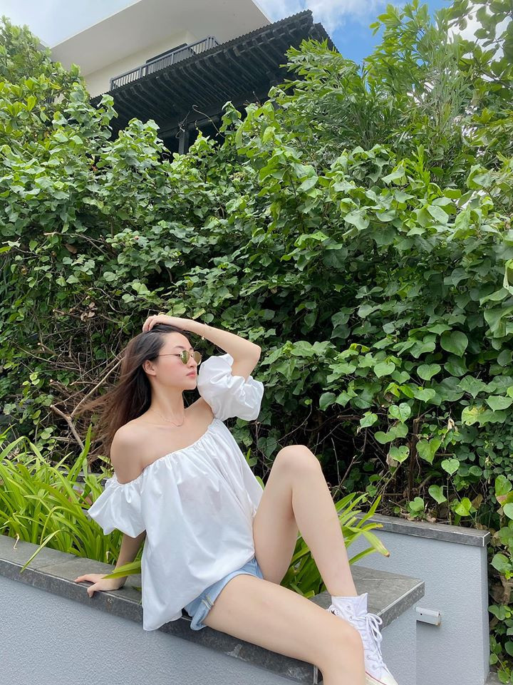 Hoa hậu Lương Thùy Linh khoe vóc dáng chuẩn từng centimet ảnh 2 Hoa hậu Lương Thùy Linh khoe vóc dáng chuẩn từng centimet ảnh 2