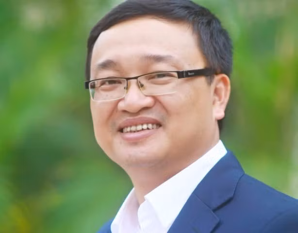 Thầy hiệu trưởng viết thư tay động viên sinh viên, kêu gọi giảng viên giảm tải