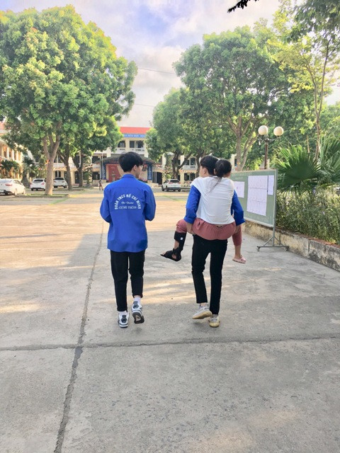 Những câu chuyện đẹp sau kỳ thi vào lớp 10 ảnh 3