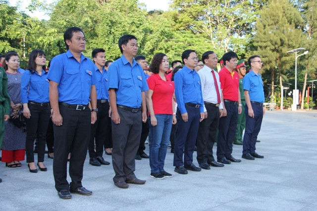 Hành trình "Tôi yêu Tổ quốc tôi" năm 2020 tri ân các anh hùng liệt sĩ tại Côn Đảo ảnh 1