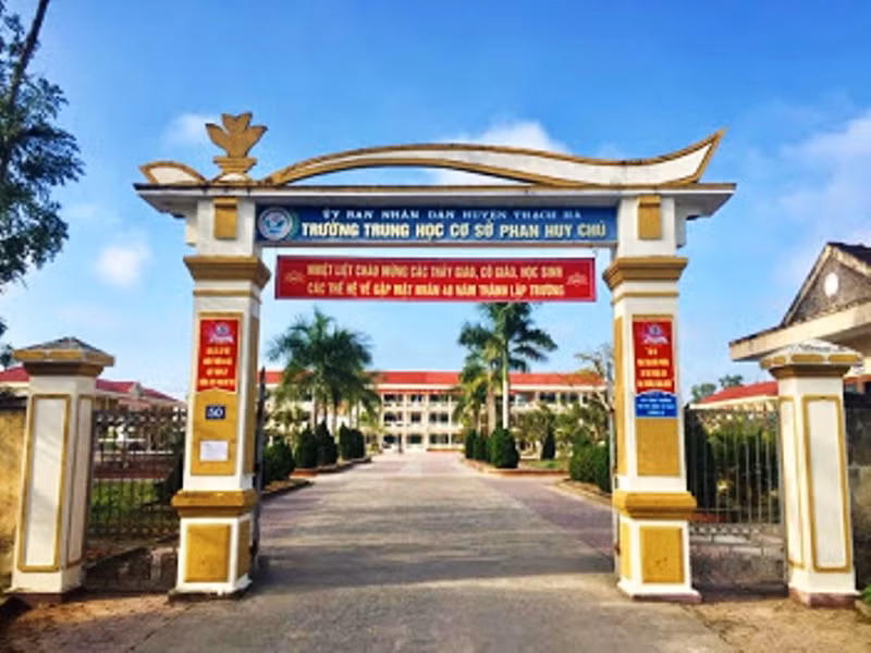 Bố mẹ làm nông, nữ sinh nỗ lực đỗ thủ khoa môn Sinh Trường chuyên Hà Tĩnh ảnh 3