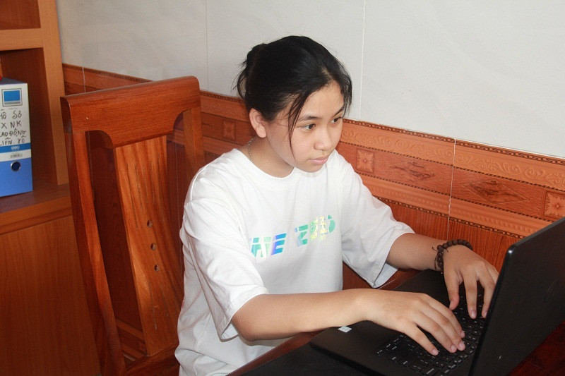 Bố mẹ làm nông, nữ sinh nỗ lực đỗ thủ khoa môn Sinh Trường chuyên Hà Tĩnh ảnh 1 Bố mẹ làm nông, nữ sinh nỗ lực đỗ thủ khoa môn Sinh Trường chuyên Hà Tĩnh ảnh 1