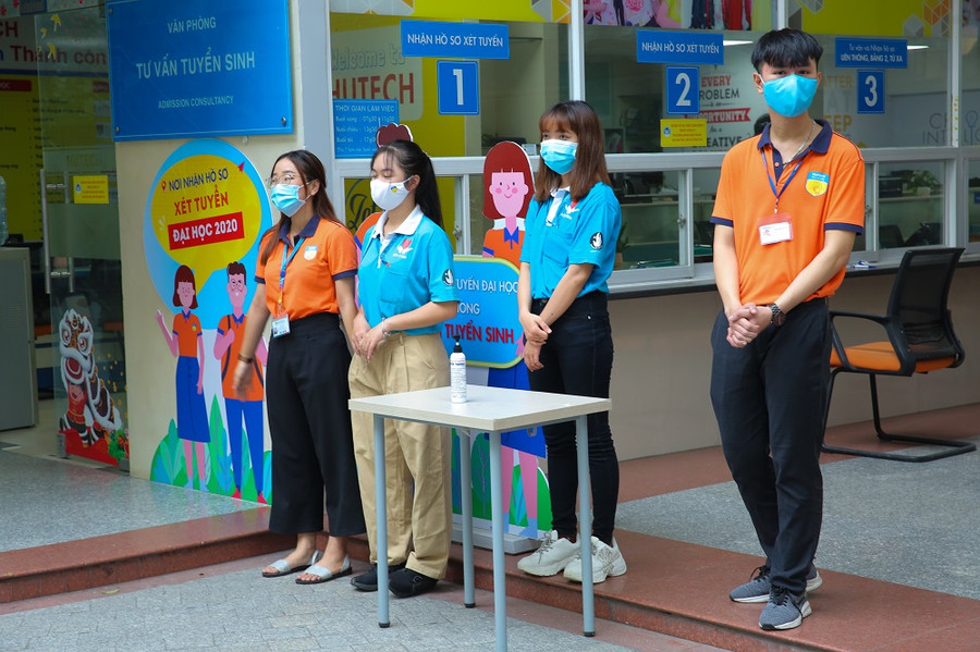 Sinh viên hàng loạt trường đại học phía Nam phấn chấn trở lại giảng đường ảnh 3 Sinh viên hàng loạt trường đại học phía Nam phấn chấn trở lại giảng đường ảnh 3