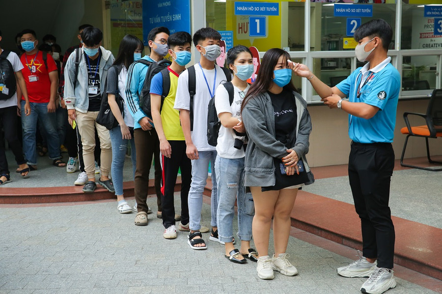 Sinh viên hàng loạt trường đại học phía Nam phấn chấn trở lại giảng đường ảnh 4 Sinh viên hàng loạt trường đại học phía Nam phấn chấn trở lại giảng đường ảnh 4