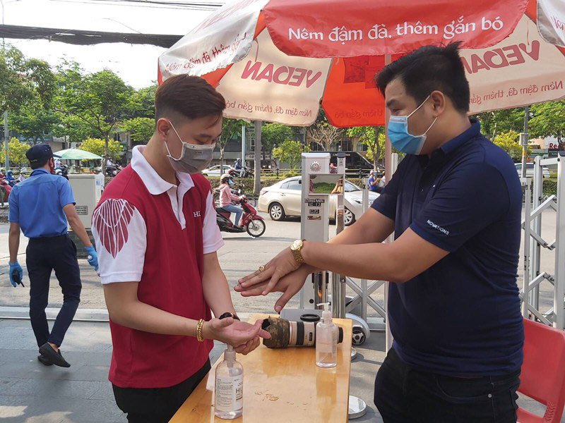 Sinh viên hàng loạt trường đại học phía Nam phấn chấn trở lại giảng đường ảnh 1 Sinh viên hàng loạt trường đại học phía Nam phấn chấn trở lại giảng đường ảnh 1