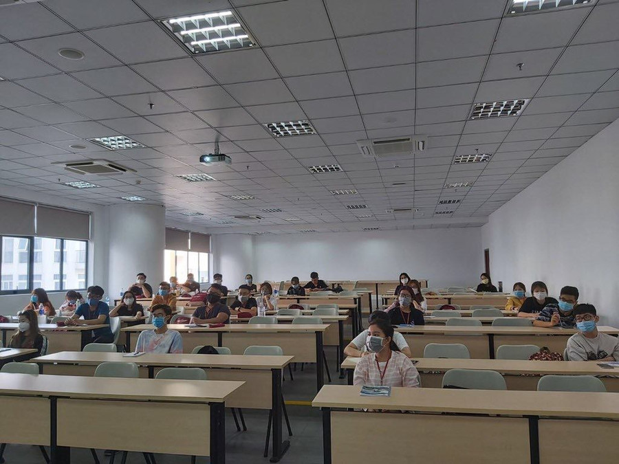 Sinh viên hàng loạt trường đại học phía Nam phấn chấn trở lại giảng đường ảnh 7 Sinh viên hàng loạt trường đại học phía Nam phấn chấn trở lại giảng đường ảnh 7