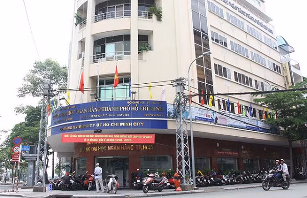 Đình chỉ công tác 15 ngày với 7 cán bộ, giảng viên Trường ĐH Ngân hàng TP.HCM