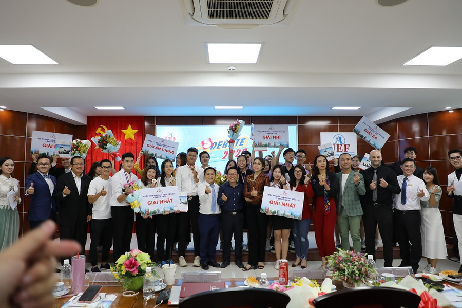 Cuộc thi S-Debate của UEF khép lại với ngôi quán quân thuộc về Fenomenal Four và The Time ảnh 2