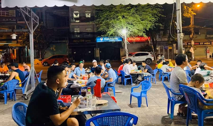 Người dân TP.HCM chủ động phòng dịch Covid-19 khi được nới lỏng giãn cách xã hội ảnh 5