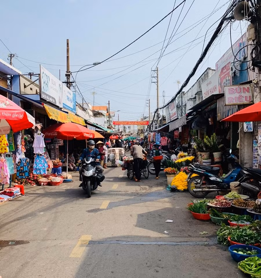 Người dân TP.HCM chủ động phòng dịch Covid-19 khi được nới lỏng giãn cách xã hội ảnh 2