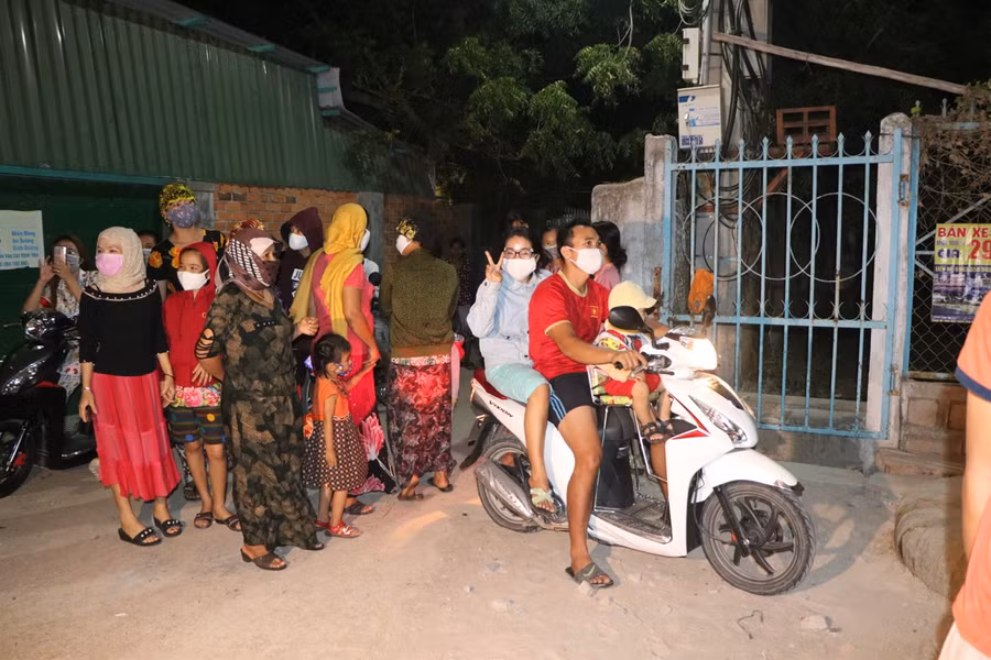 Người dân thôn Văn Lâm 3 vui mừng khi rào chắn cách ly được dỡ bỏ ảnh 12