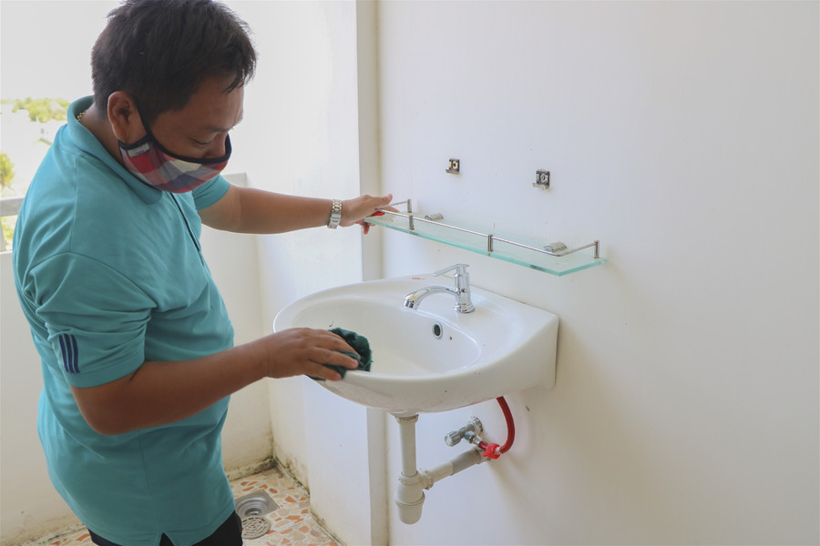 Ninh Thuận: Thầy, cô giáo hối hả dọn ký túc xá làm khu cách ly tập trung ảnh 5 Ninh Thuận: Thầy, cô giáo hối hả dọn ký túc xá làm khu cách ly tập trung ảnh 5