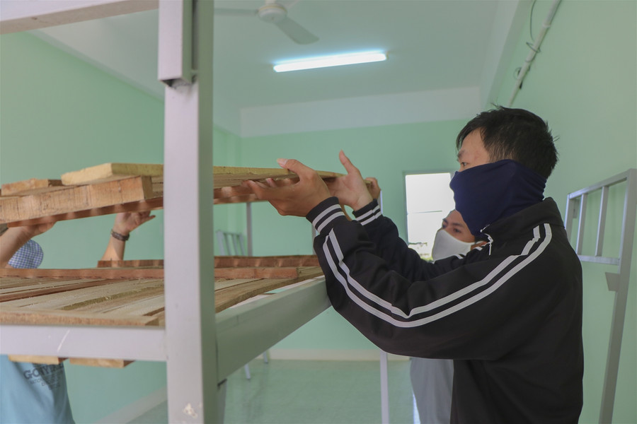 Ninh Thuận: Thầy, cô giáo hối hả dọn ký túc xá làm khu cách ly tập trung ảnh 7 Ninh Thuận: Thầy, cô giáo hối hả dọn ký túc xá làm khu cách ly tập trung ảnh 7