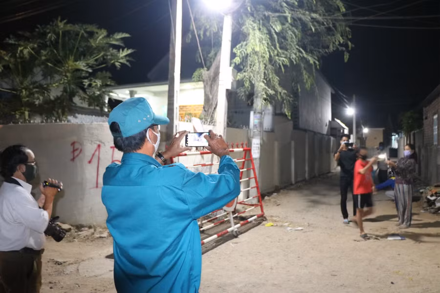 Người dân thôn Văn Lâm 3 vui mừng khi rào chắn cách ly được dỡ bỏ ảnh 5