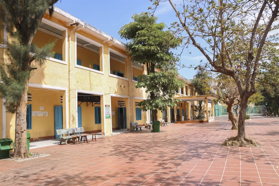 Ninh Thuận: Thầy cô dọn dẹp, khử khuẩn trường lớp để chuẩn bị đón học trò trở lại ảnh 7