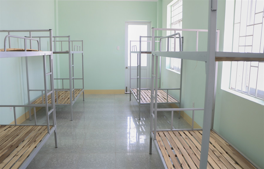 Ninh Thuận: Thầy, cô giáo hối hả dọn ký túc xá làm khu cách ly tập trung ảnh 10 Ninh Thuận: Thầy, cô giáo hối hả dọn ký túc xá làm khu cách ly tập trung ảnh 10