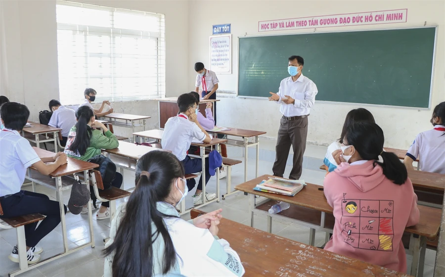 Ninh Thuận: Trường học loay hoay giãn cách lớp học