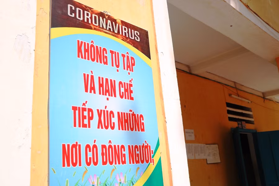 Ninh Thuận: Thầy cô dọn dẹp, khử khuẩn trường lớp để chuẩn bị đón học trò trở lại ảnh 5