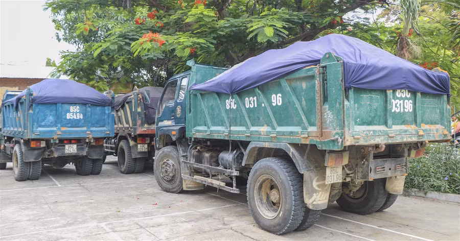 Ninh Thuận: Hàng loạt xe ben chở quá tải trọng trên 50% bị tạm giữ ảnh 3