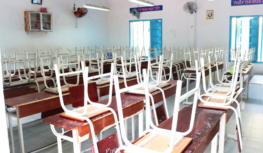 Ninh Thuận: Thầy cô dọn dẹp, khử khuẩn trường lớp để chuẩn bị đón học trò trở lại ảnh 6