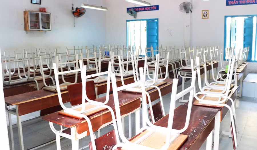 Ninh Thuận: Thầy cô dọn dẹp, khử khuẩn trường lớp để chuẩn bị đón học trò trở lại ảnh 6