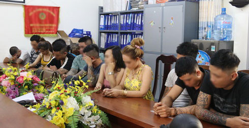 Khánh Hòa: Nhóm thanh niên bay lắc trong quán karaoke giữa mùa dịch Covid - 19