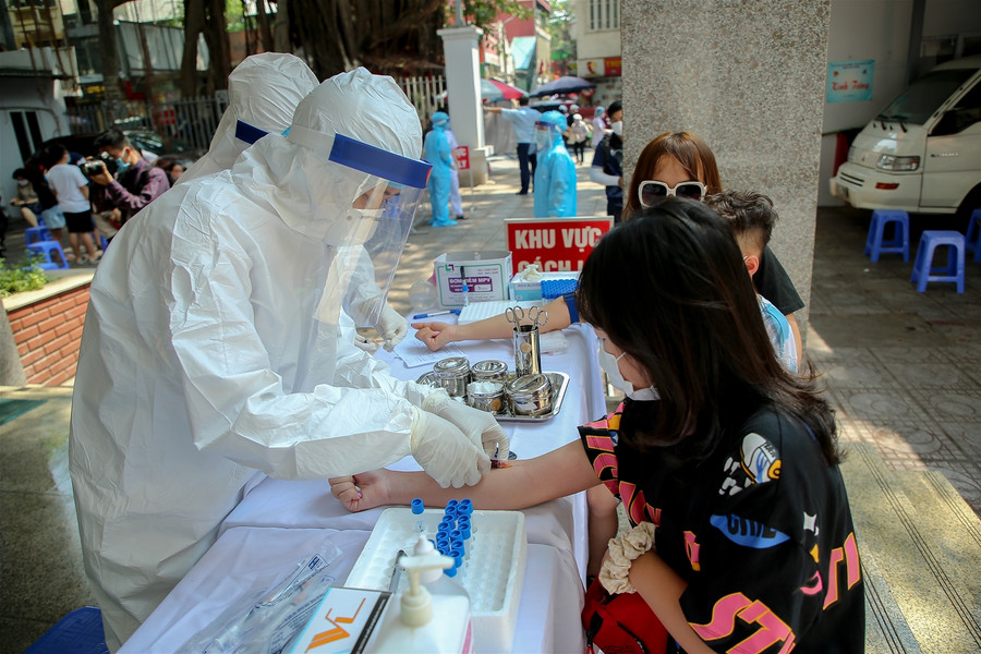 Hà Nội: Tiến hành test nhanh Covid-19 cho những người trở về từ Đà Nẵng ảnh 13 Hà Nội: Tiến hành test nhanh Covid-19 cho những người trở về từ Đà Nẵng ảnh 13