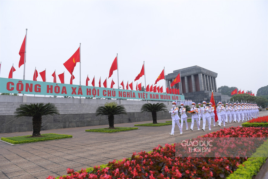 Trang nghiêm lễ thượng cờ trên quảng trường Ba Đình trong buổi sáng 30/4 ảnh 1 Trang nghiêm lễ thượng cờ trên quảng trường Ba Đình trong buổi sáng 30/4 ảnh 1