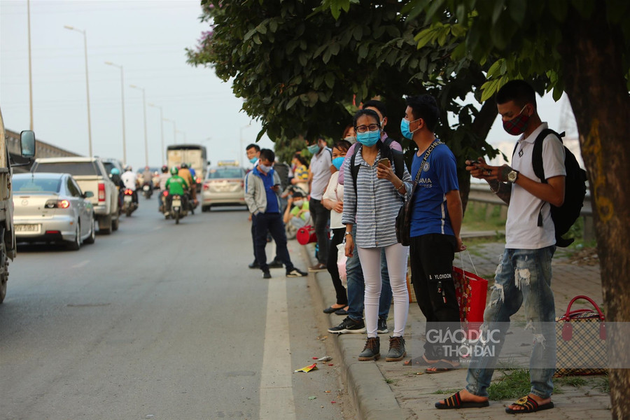 Cửa ngõ thủ đô ùn ứ trước kỳ nghỉ lễ 30/4 ảnh 3