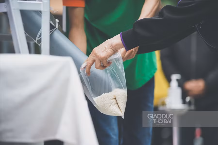 " Cây ATM gạo" thứ 2 tại Hà Nội giúp đỡ những người dân có hoàn cảnh khó khăn ảnh 10