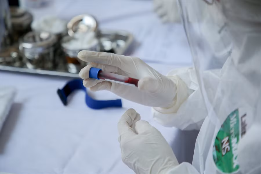 Hà Nội: Tiến hành test nhanh Covid-19 cho những người trở về từ Đà Nẵng ảnh 15