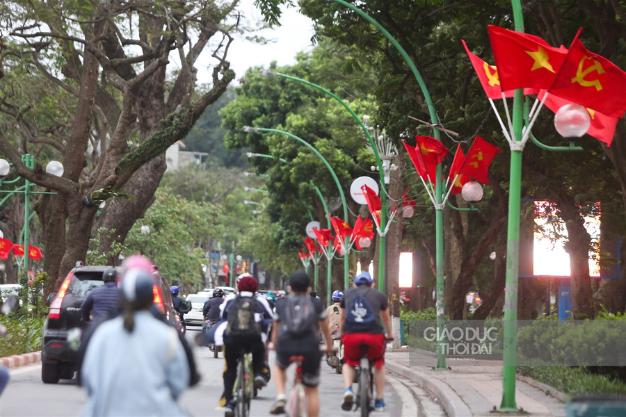 Hà Nội rực rỡ cờ chào mừng các ngày lễ lớn của đất nước ảnh 2