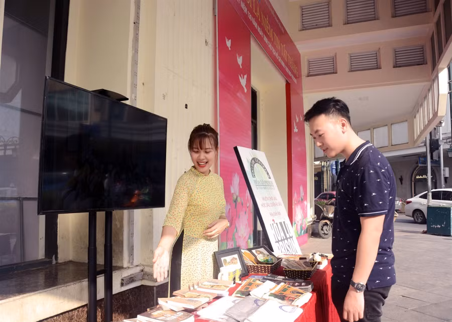 Đưa Di tích lịch sử Nhà tù Hỏa Lò đến gần hơn với công chúng ảnh 2