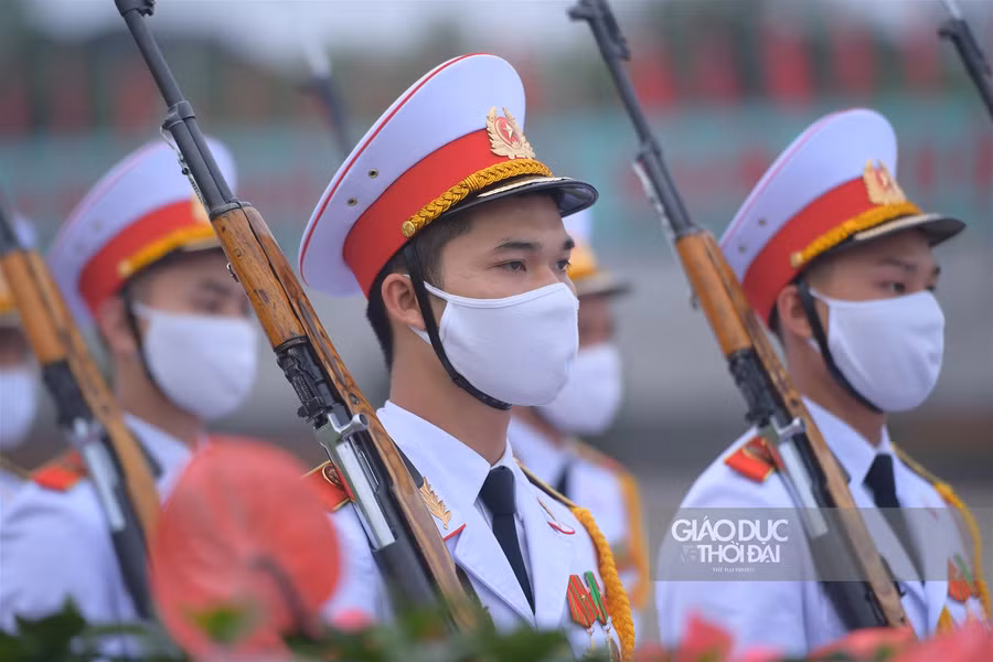 Trang nghiêm lễ thượng cờ trên quảng trường Ba Đình trong buổi sáng 30/4 ảnh 9