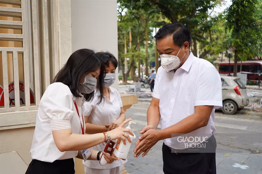 Hình ảnh nhà trường tất bật chuẩn bị đón học sinh Tiểu học, Mầm non trở lại ảnh 3