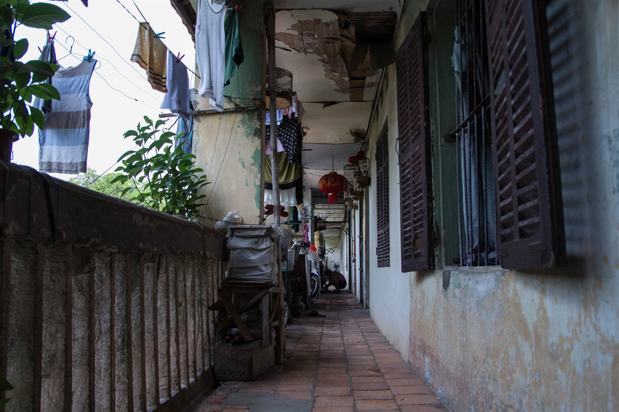 Người dân bám trụ trong khu tập thể " dột như nhà tranh" ảnh 1 Người dân bám trụ trong khu tập thể " dột như nhà tranh" ảnh 1